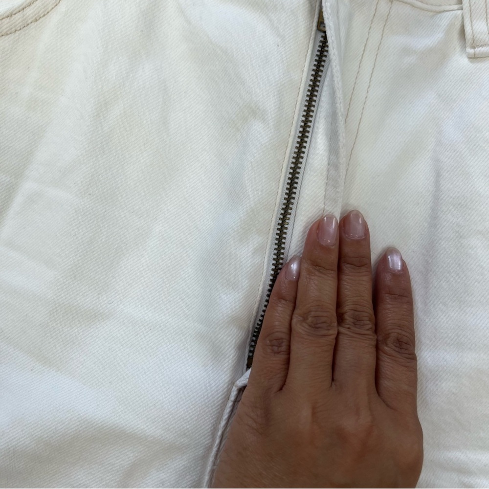 Agolde Pinch Waist Ultra High Rise Short in Cumulus (White) Size 29 - Picture 5 of 15